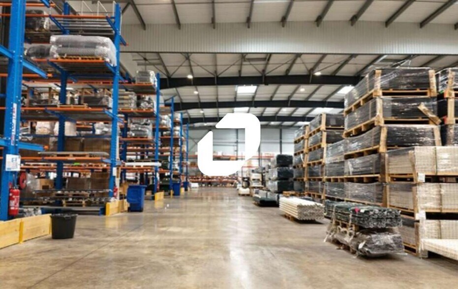 Flex in Belleville En Beaujolais for lease - Interior Photo - Image 2 of 8