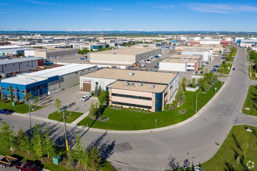 10341 50th St SE, Calgary, AB à louer - Aérien - Image 2 de 3