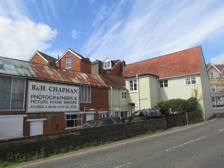 65 Well St, Buckingham for sale - Building Photo - Image 1 of 17