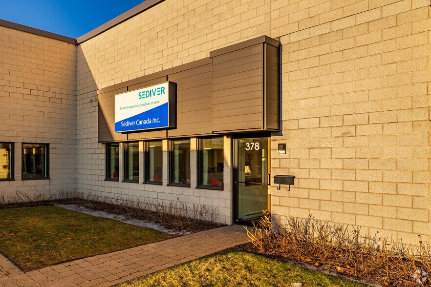 350-390 Rue Mcarthur, Saint-Laurent, QC à louer - Photo du bâtiment - Image 3 de 12