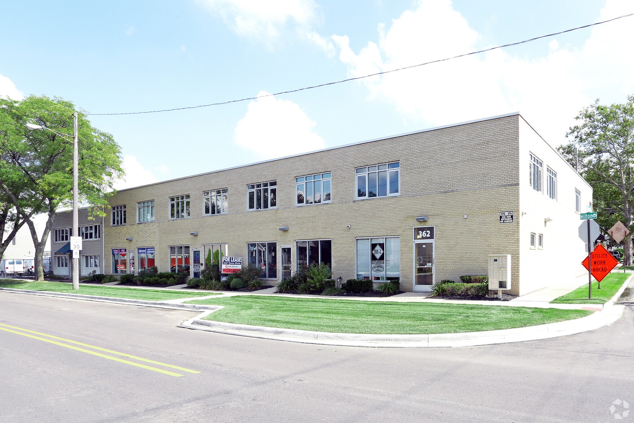 360-376 Hilton Dr, Ferndale, MI à louer Photo du bâtiment- Image 1 de 13