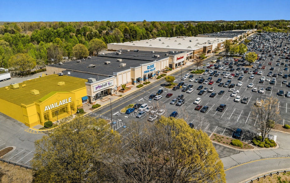 598 River Hwy, Mooresville, NC for lease - Building Photo - Image 2 of 23