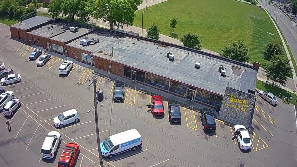 5210-5214 N Dixie Dr, Dayton, OH for lease - Building Photo - Image 2 of 3