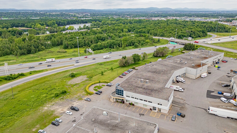 3220 Av Watt, Québec, QC à louer - Photo principale - Image 1 de 3