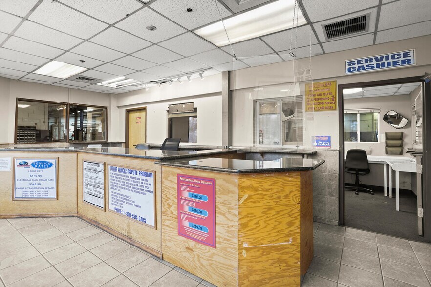 1 Boston Post Rd, Milford, CT for lease - Interior Photo - Image 2 of 17