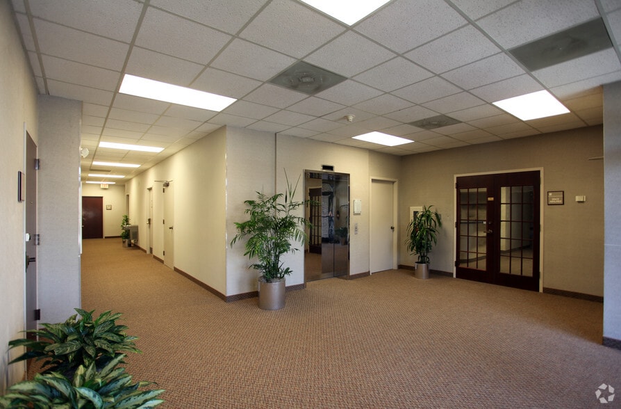 1399 Ashleybrook Ln, Winston-Salem, NC for lease - Interior Photo - Image 2 of 5