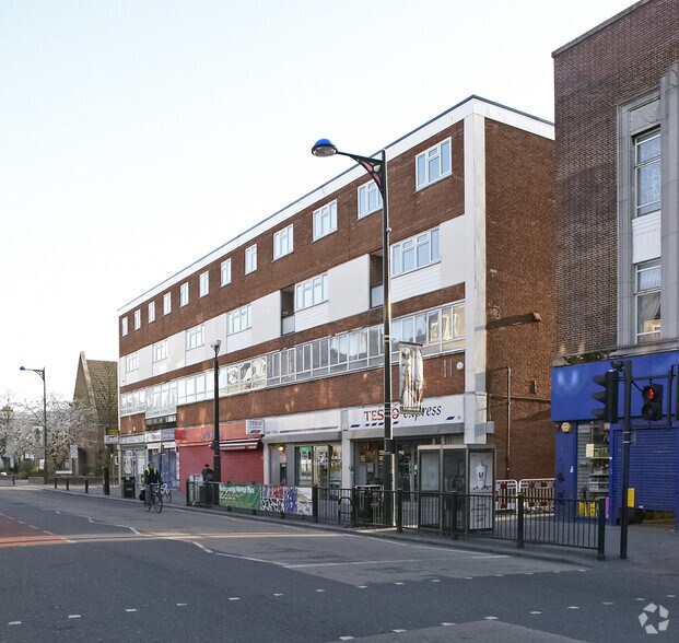 38 Woodgrange Rd, Londres à louer - Photo du bâtiment - Image 3 de 6