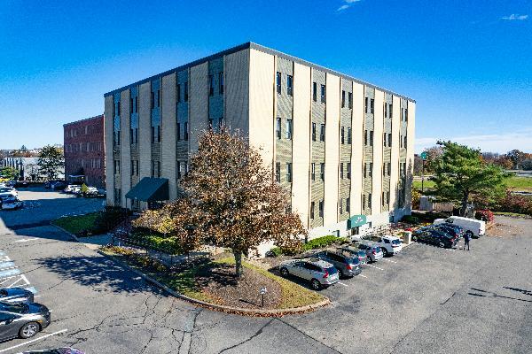 150 Wood Rd, Braintree, MA à louer - Photo du bâtiment - Image 2 de 9