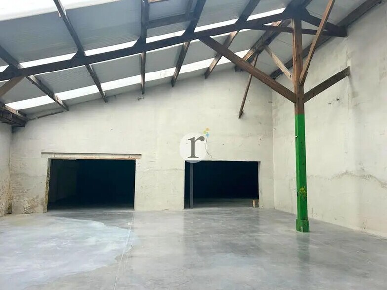 Flex in Lille for lease - Interior Photo - Image 2 of 6