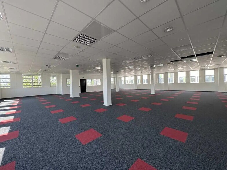 Office in Lyon for lease - Interior Photo - Image 3 of 14