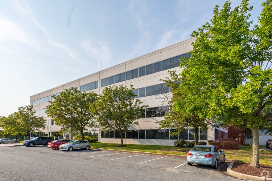 111 Continental Dr, Newark, DE à louer - Photo du bâtiment - Image 2 de 7