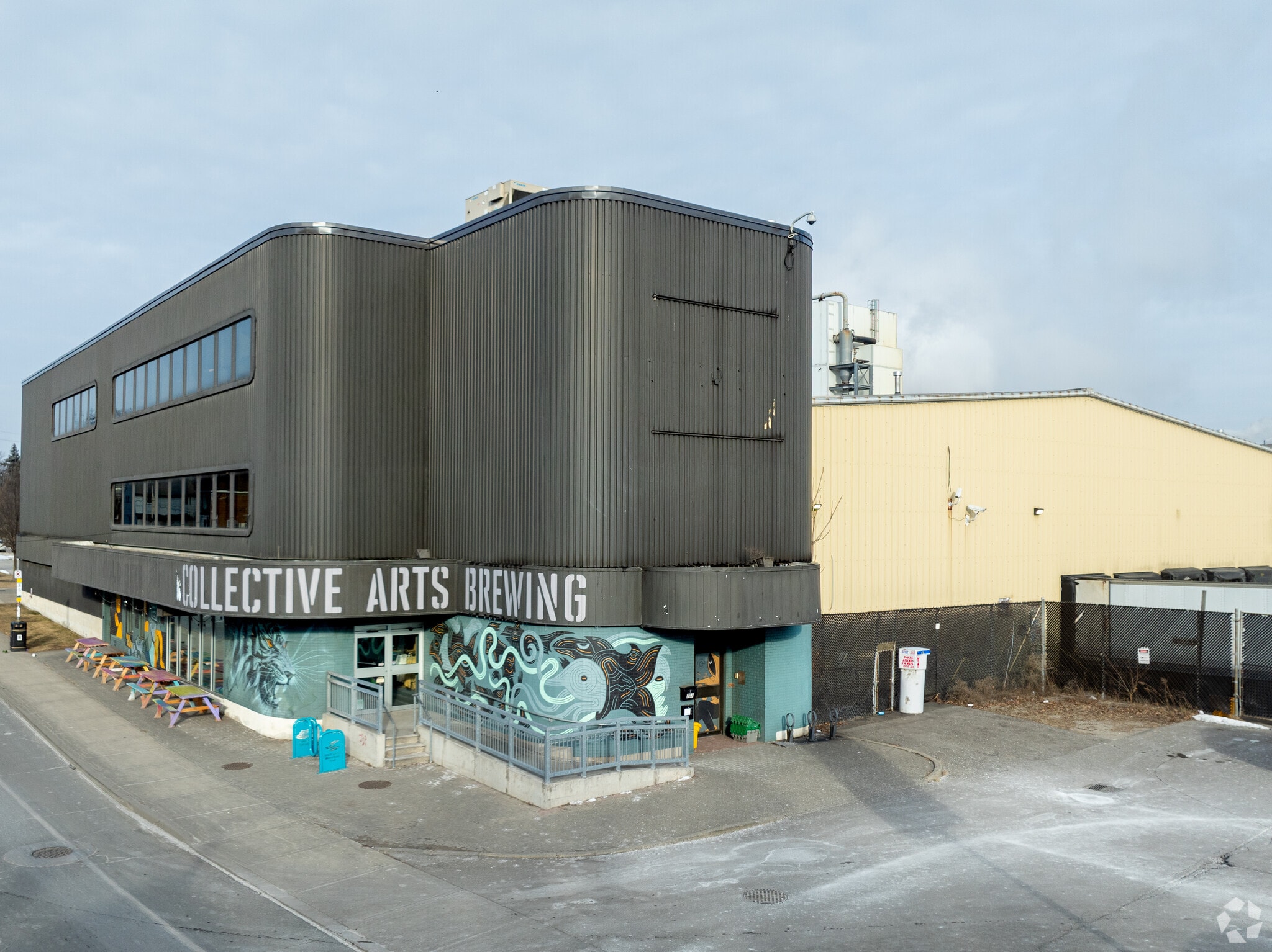 207 Burlington St E, Hamilton, ON for lease Primary Photo- Image 1 of 4