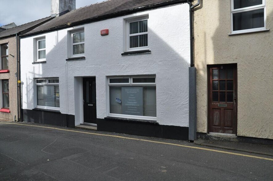 9 Market St, Amlwch à louer - Photo du bâtiment - Image 1 de 1