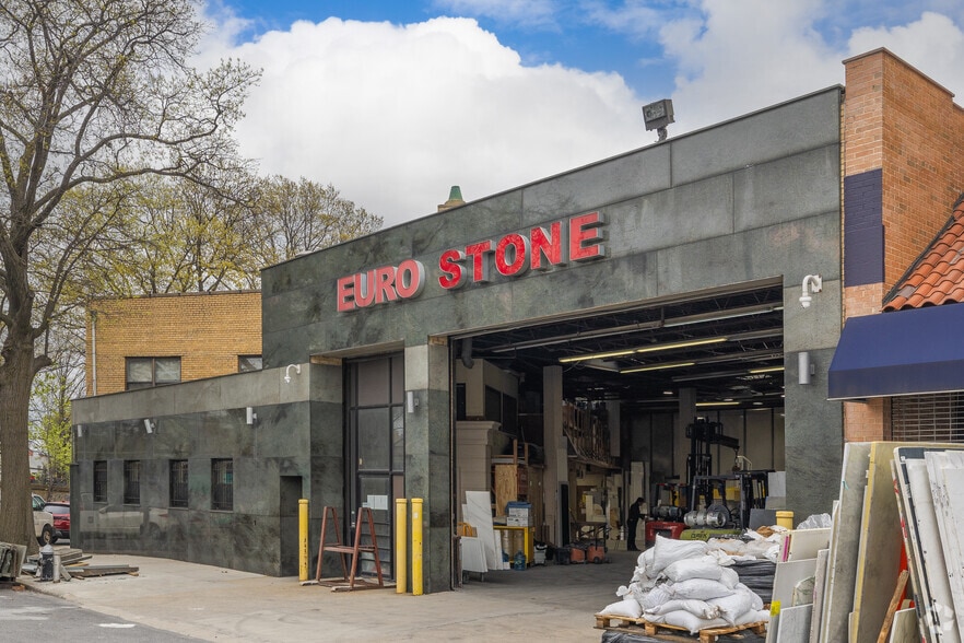 4800 Astoria Blvd, Astoria, NY for sale - Building Photo - Image 3 of 8