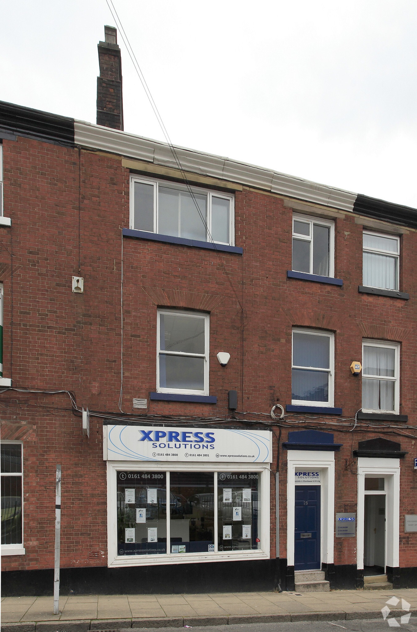 25 Queen St, Oldham for sale Primary Photo- Image 1 of 4