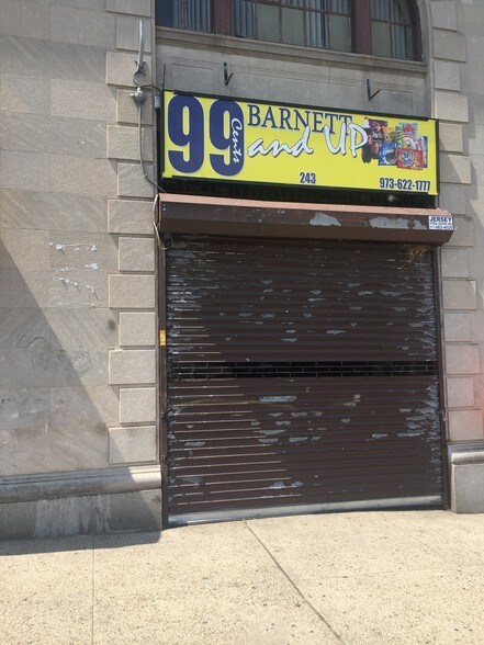 243 Clinton Ave, Newark, NJ à louer - Photo du bâtiment - Image 2 de 8