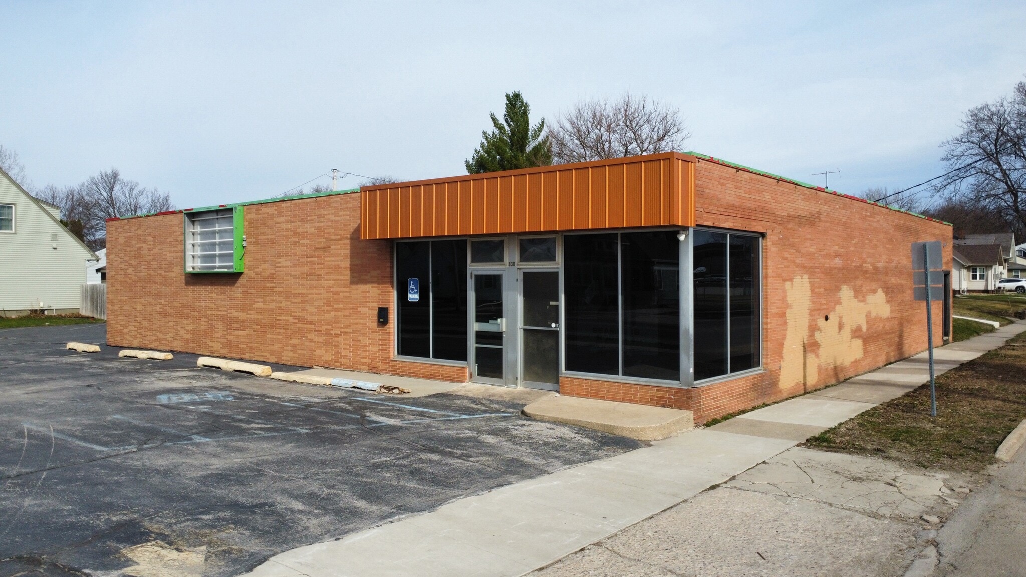830 12th St SE, Mason City, IA for sale Primary Photo- Image 1 of 6