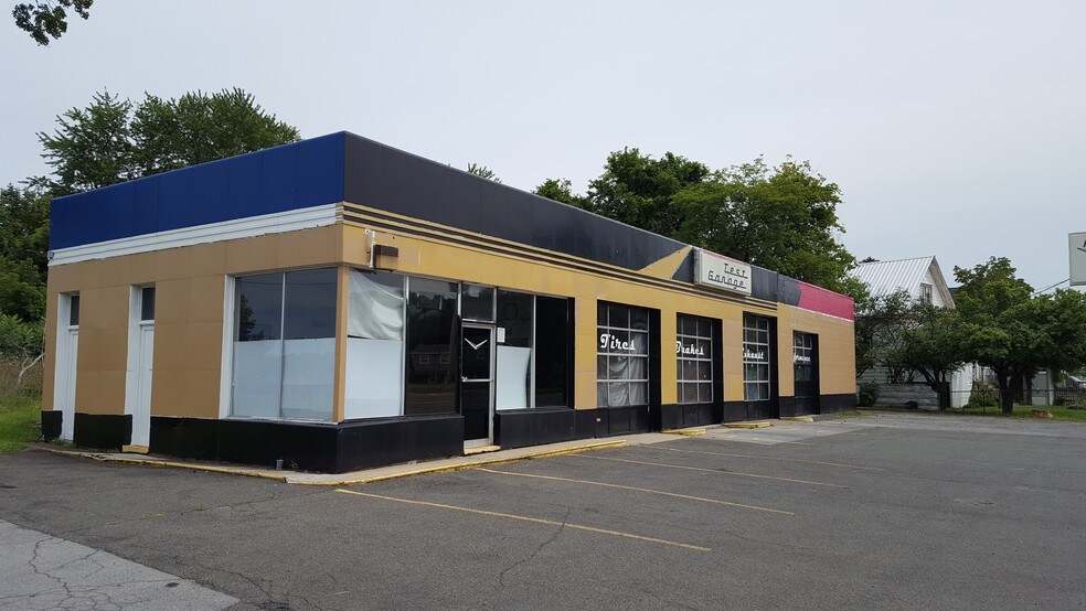 103 Columbia Tpke, Rensselaer, NY à vendre - Photo du bâtiment - Image 2 de 9