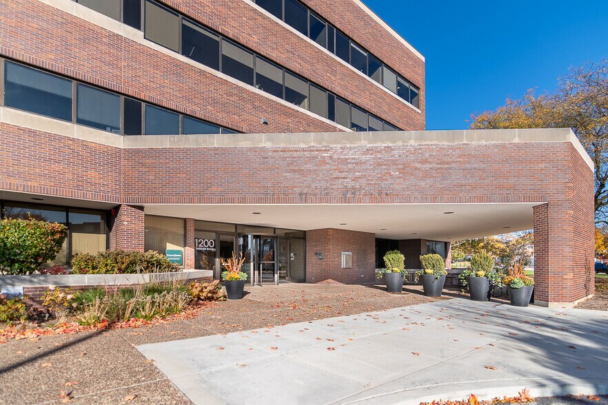 1200 Shermer Rd, Northbrook, IL à louer - Photo du bâtiment - Image 3 de 10