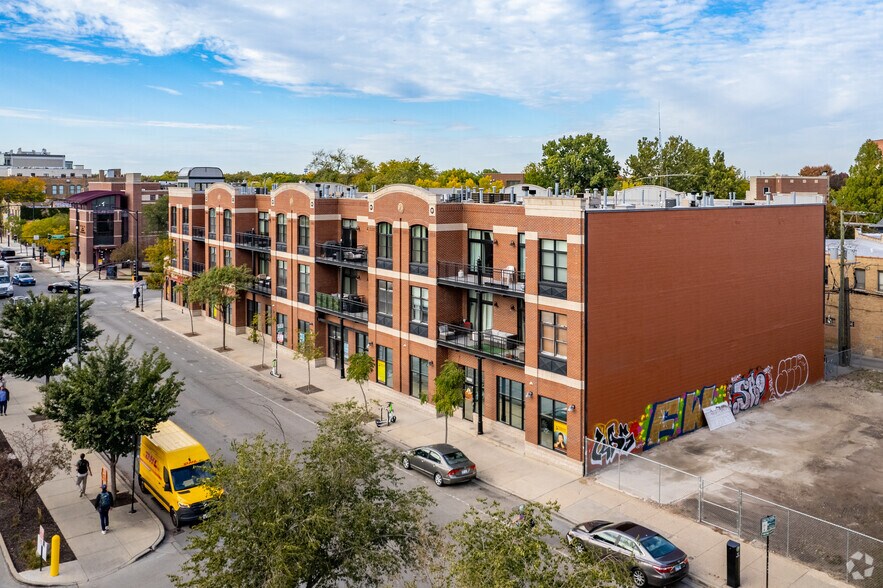 1675 N Milwaukee Ave, Chicago, IL à louer - Photo du bâtiment - Image 2 de 7
