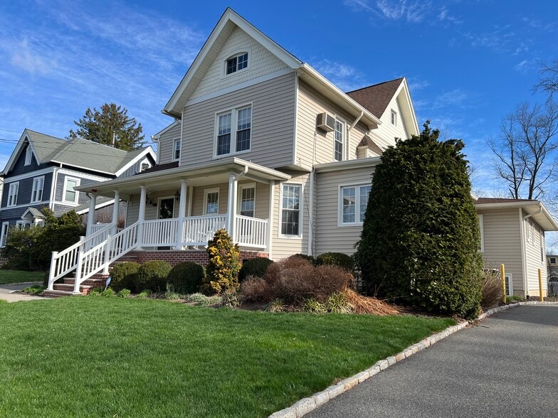 131 S Euclid Ave, Westfield, NJ à louer - Photo du bâtiment - Image 2 de 11