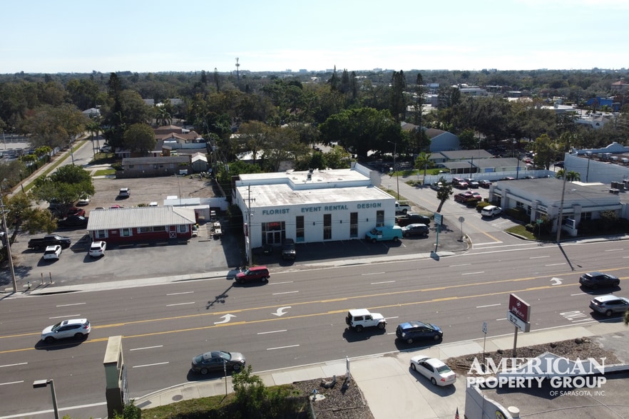 2048 Bee Ridge Rd, Sarasota, FL for sale - Building Photo - Image 3 of 23