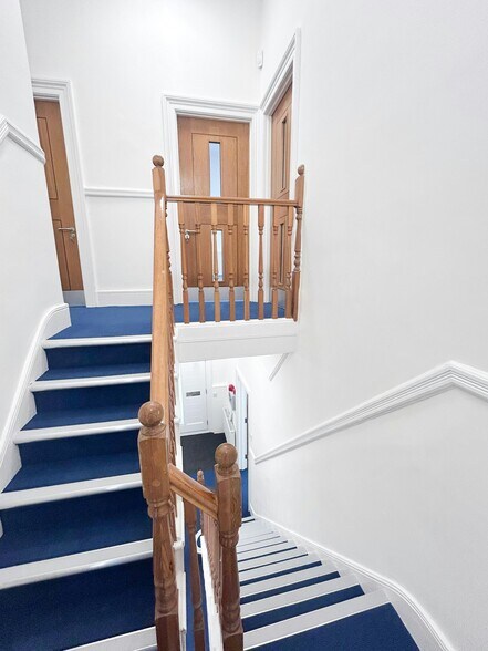 34 Mansfield Rd, Ilford à louer - Photo du bâtiment - Image 3 de 14