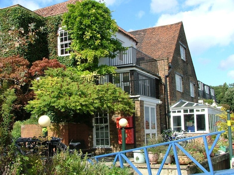 8 Lower Teddington Rd, Kingston Upon Thames for lease - Building Photo - Image 2 of 12