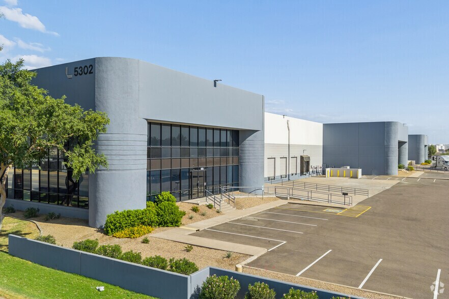 5302 W Buckeye Rd, Phoenix, AZ à louer - Photo du bâtiment - Image 1 de 22