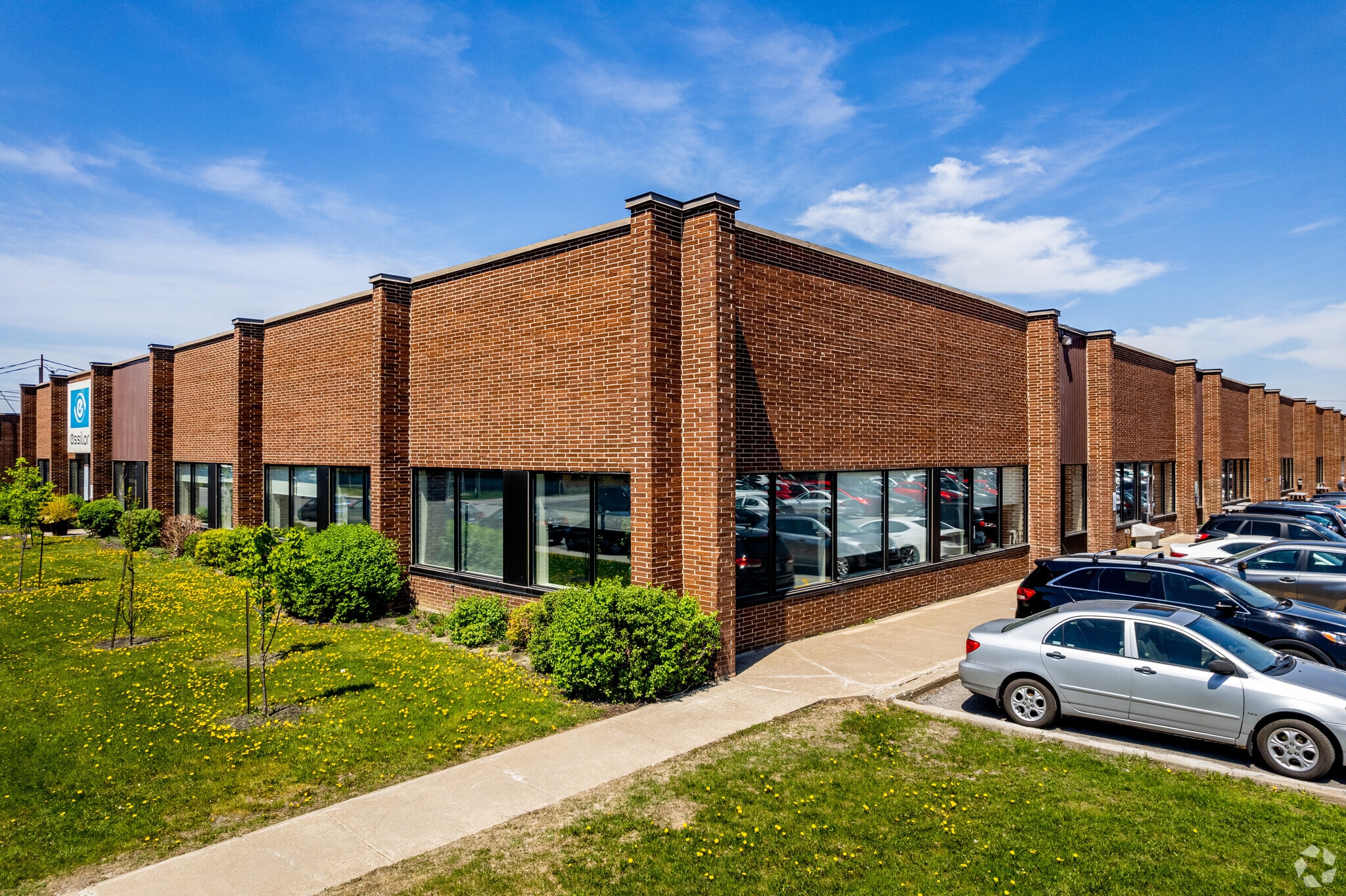 295-371 Rue Deslauriers, Montréal, QC for lease Building Photo- Image 1 of 11