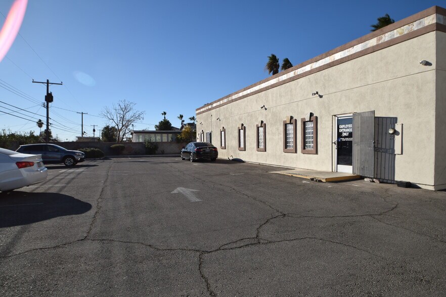 320 S Jones Blvd, Las Vegas, NV à vendre - Photo du bâtiment - Image 3 de 21
