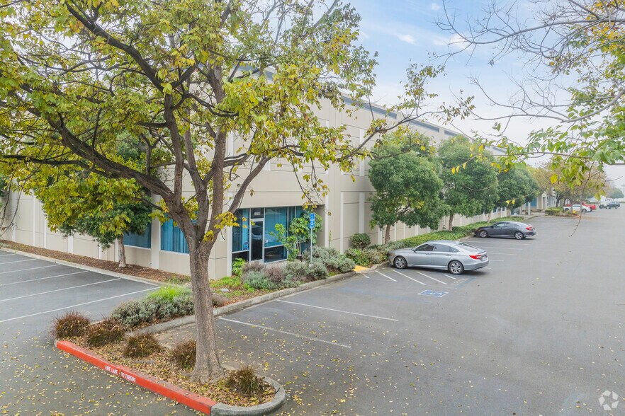 33268 Central Ave, Union City, CA à louer - Photo du bâtiment - Image 2 de 10