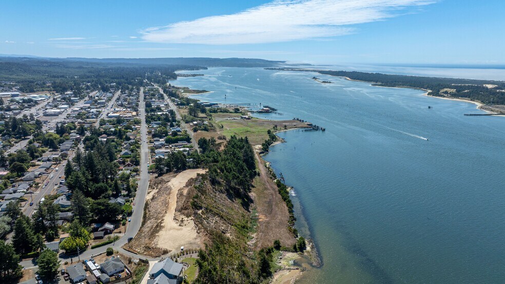 516 Taylor Ave, Coos Bay, OR à vendre - Photo du bâtiment - Image 2 de 7