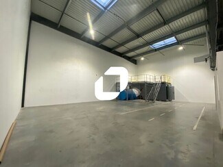Plus de détails pour 36 Avenue Marc Sangnier, Villeneuve-la-Garenne - Local d'activités à louer