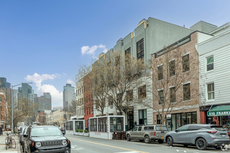 214 Franklin St, Brooklyn, NY for lease - Building Photo - Image 3 of 5