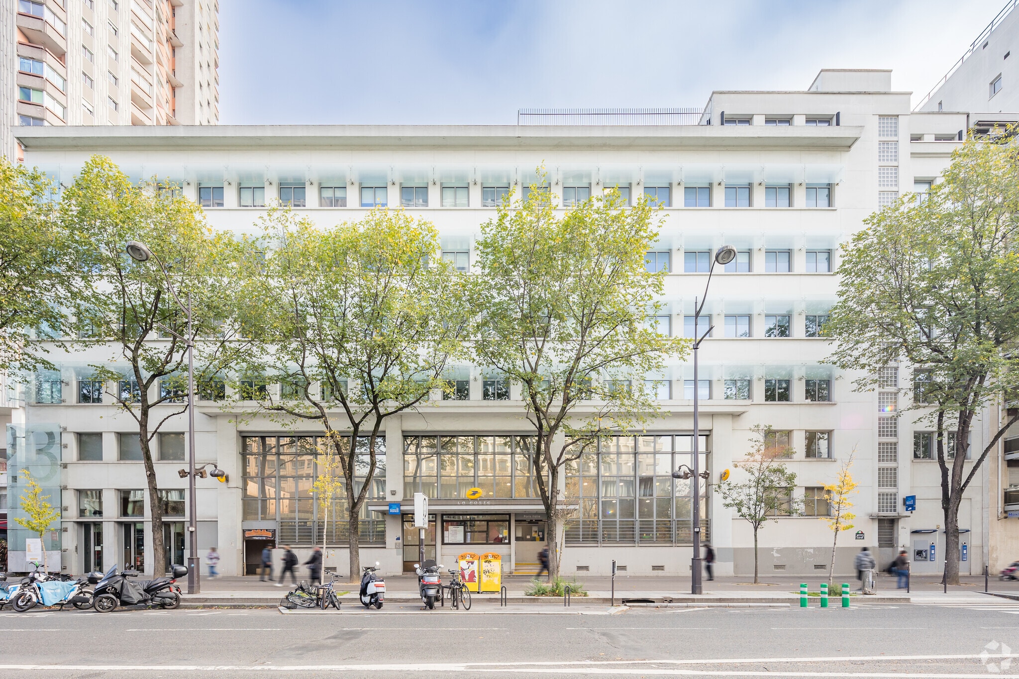 23-23 Bis Avenue D'Italie, Paris for lease Primary Photo- Image 1 of 9