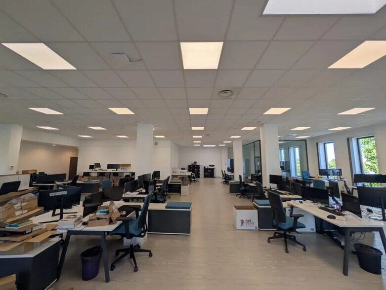 Bureau dans Saint-Gratien à louer - Photo du bâtiment - Image 3 de 14