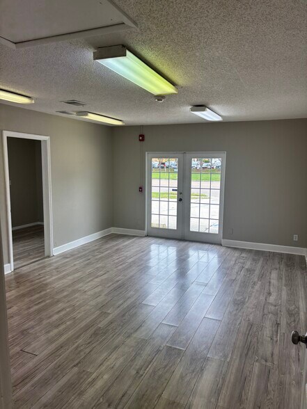 5715 26th St W, Bradenton, FL à vendre - Photo du bâtiment - Image 3 de 14