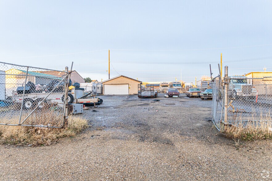 12831 57 St NW, Edmonton, AB à vendre - Photo du bâtiment - Image 3 de 6