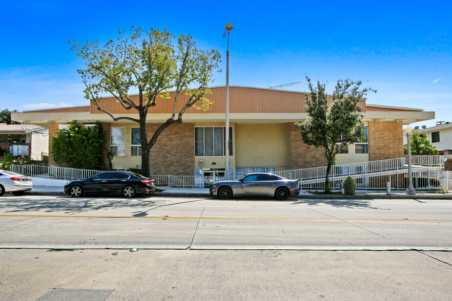 1450 N Fair Oaks Ave, Pasadena, CA à vendre - Photo du bâtiment - Image 1 de 1