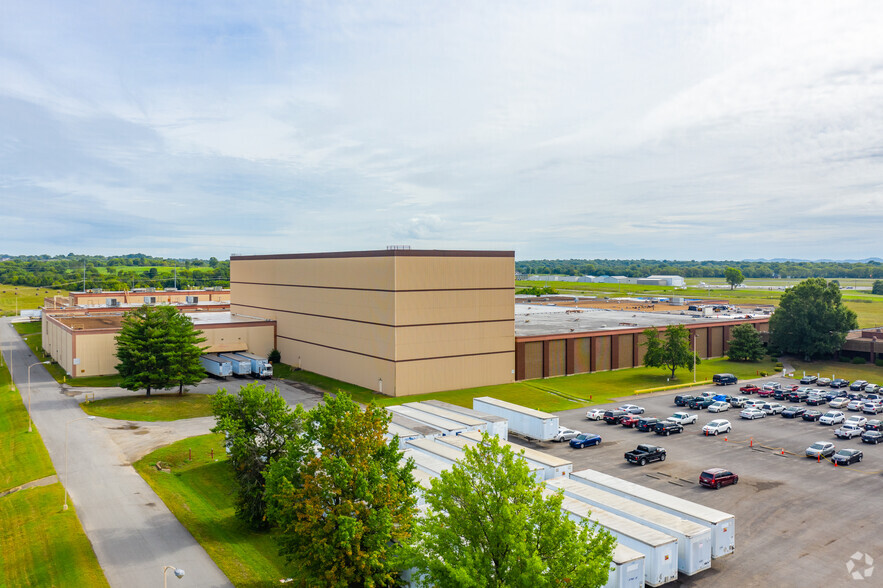 801 Steam Plant Rd, Gallatin, TN à vendre - Photo du bâtiment - Image 1 de 1