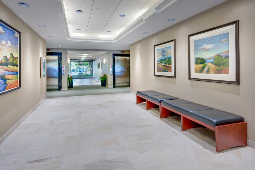 809-810 Gleneagles Ct, Towson, MD for lease - Lobby - Image 3 of 11