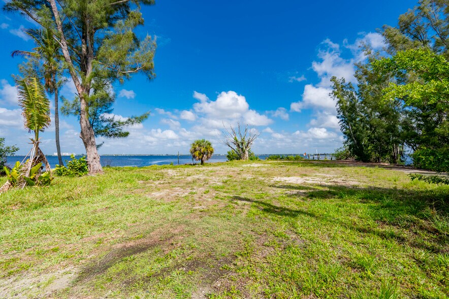 6141 Elliott St, Punta Gorda, FL à vendre - Aérien - Image 3 de 8