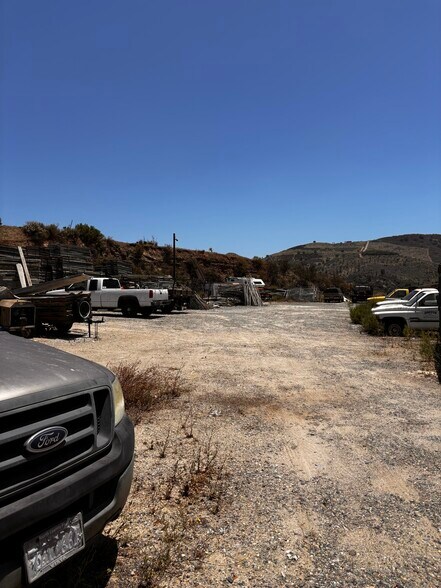 31405 N Highway 395, Escondido, CA for lease - Primary Photo - Image 1 of 1