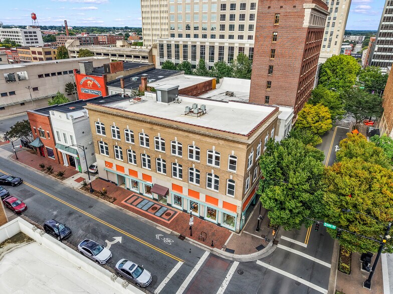 131 W Fourth St, Winston-Salem, NC à vendre - Photo du bâtiment - Image 2 de 5