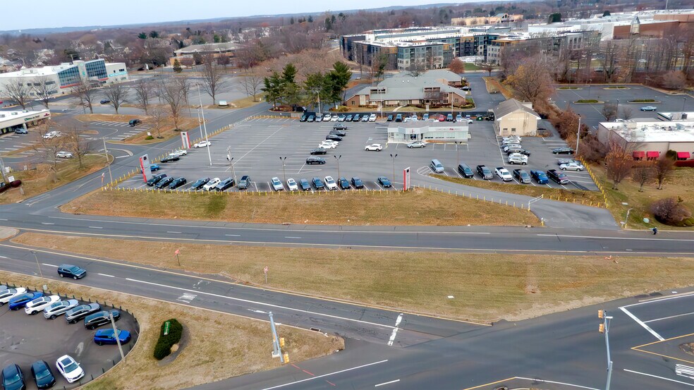 2240 Lincoln Hwy, Langhorne, PA à vendre - Photo principale - Image 1 de 15