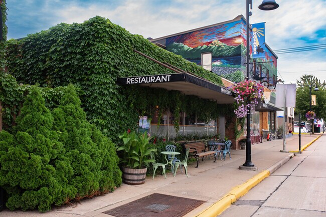 Plus de détails pour 205 Main St, Onalaska, WI - Commerce de détail à vendre