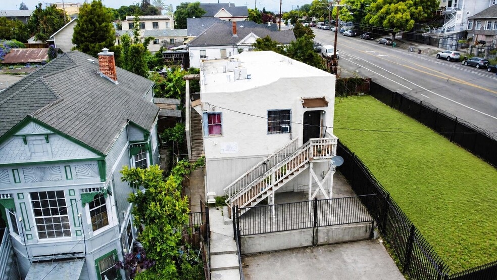 2051 23rd Ave, Oakland, CA for sale - Building Photo - Image 2 of 12