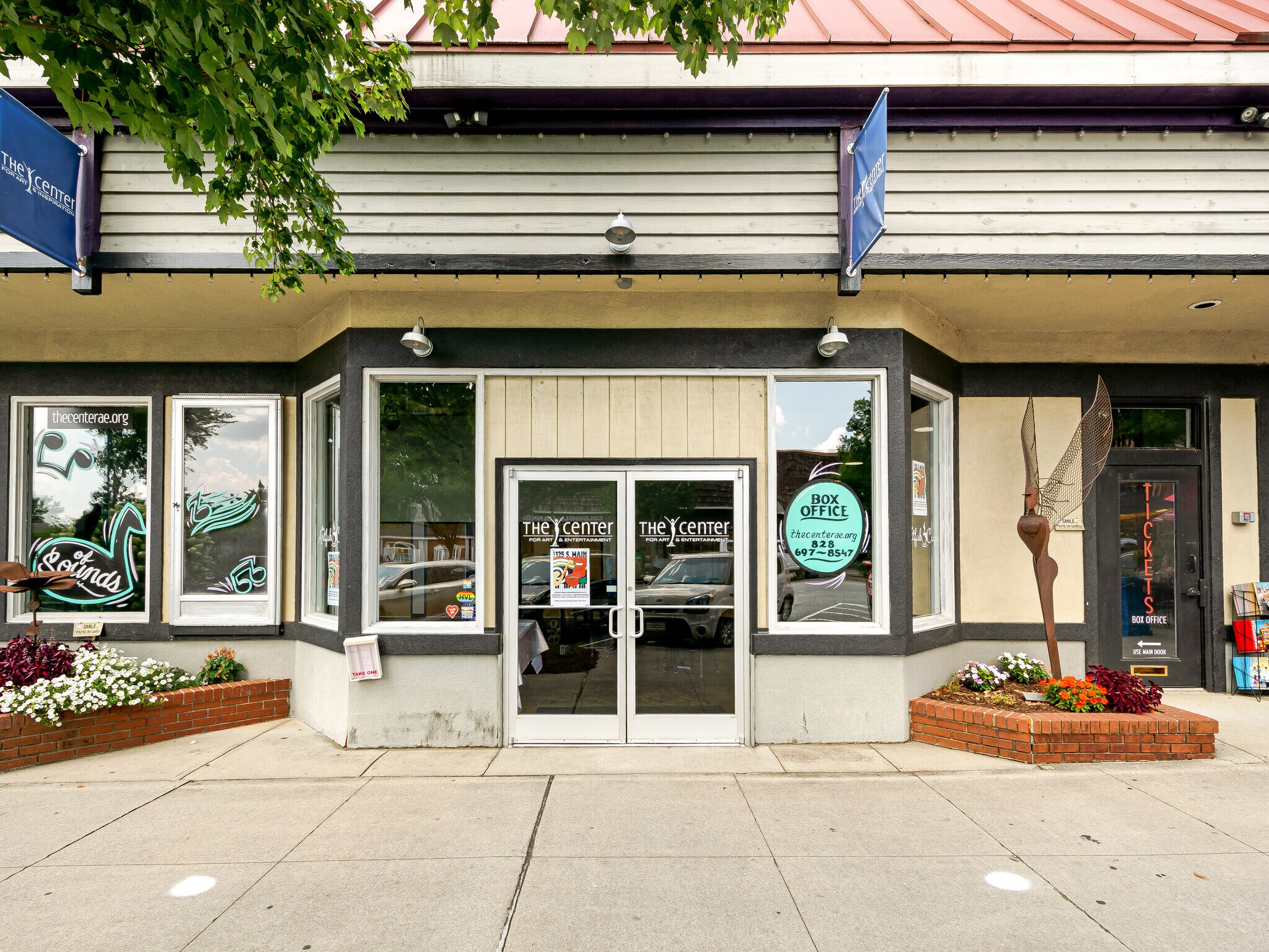 125 S Main St, Hendersonville, NC à vendre Photo du bâtiment- Image 1 de 53