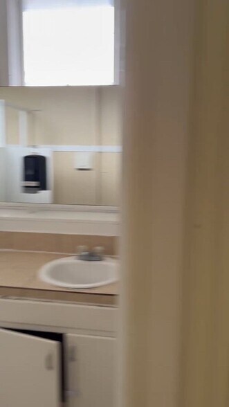 2321 N Main Ave, San Antonio, TX à vendre - Vidéo sur l’inscription commerciale - Image 3 de 10